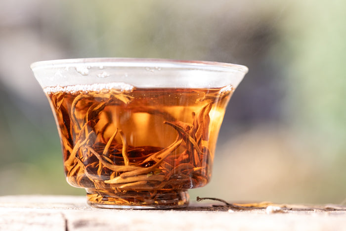 Verschil tussen cafeïne en theïne in thee - De Theeplantage
