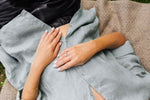 De beste kruiden tegen menstruatiekrampen: natuurlijke verlichting voor pijnlijke menstruaties - De Theeplantage
