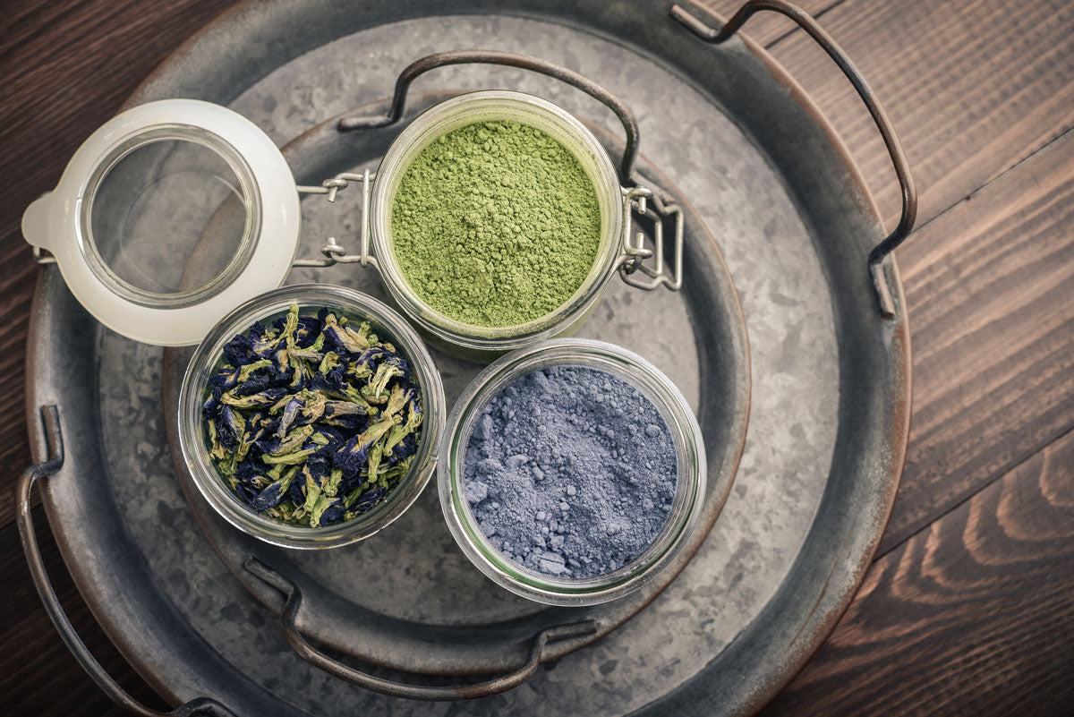 Blue matcha, butterfly pea in potjes