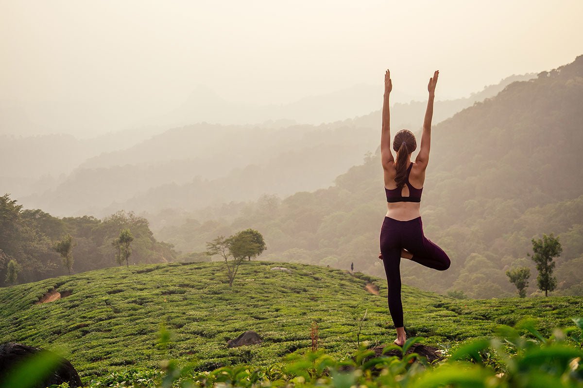 Kopje Ayurveda thee tijdens een rustig yogamoment