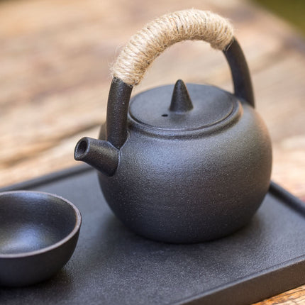 Japanse theeset zwart – handgemaakt keramiek met theepot, 4 kopjes en tray