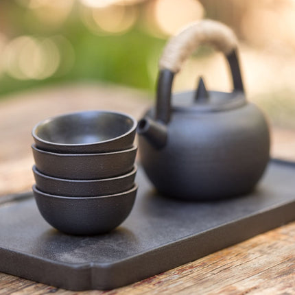 Japanse theeset zwart – handgemaakt keramiek met theepot, 4 kopjes en tray