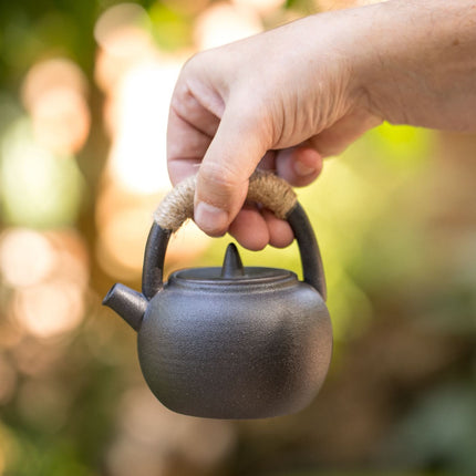Japanse theeset zwart – handgemaakt keramiek met theepot, 4 kopjes en tray
