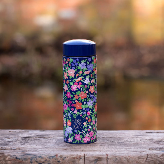 Geïsoleerde drinkfles Venice 350 ml van roestvrij staal, met blauw deksel en bloemenpatroon, geschikt voor thee of kruiden.