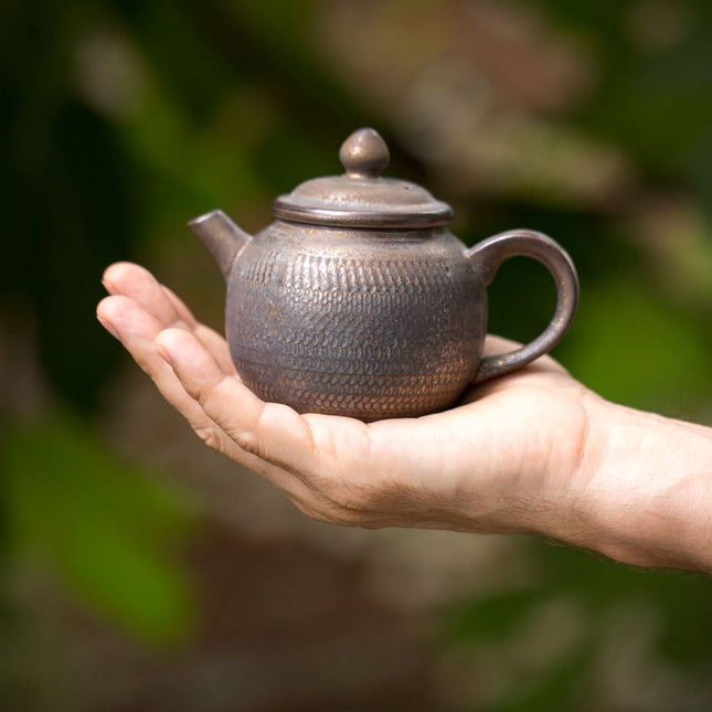 Gong fu theepot 260 ml – handgemaakt keramiek met reliëf