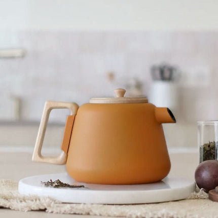 Ogo Living Viggo theepot 1L in geel gietijzer met hout