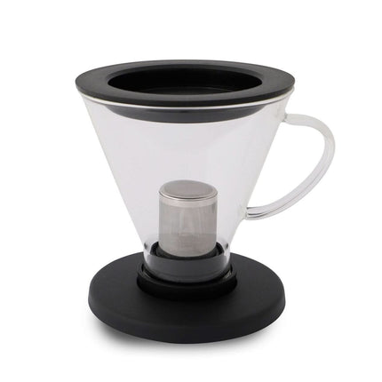 Transparante, kegelvormige theemaker met handvat, ingebouwde filter voor losse thee en zwarte voet en rand.